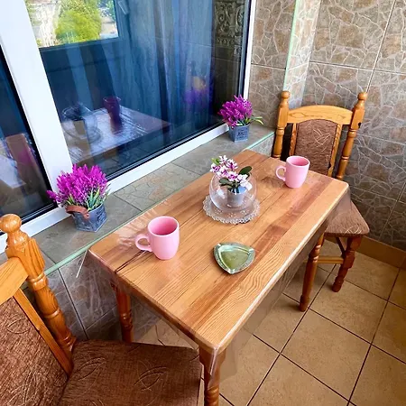 Two-bedroom Vintage Location