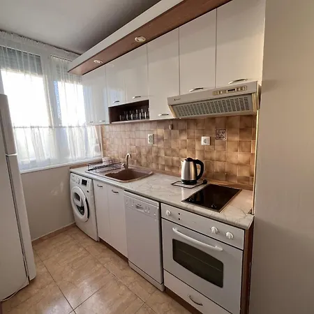 Two-bedroom Vintage Location * Burgas Stad