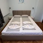 Two-bedroom Vintage Location Apartman Burgasz