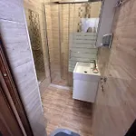 Two-bedroom Vintage Location *